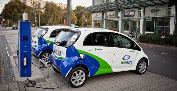 Das Prinzip Carsharing. Carsharing erlebt in Deutschland derzeit einen regelrechten Boom. Vor allem in Grossstaedten nutzen immer mehr Menschen die Gemeinschaftsautos.