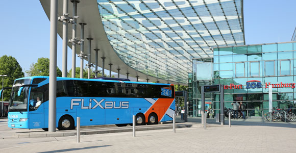 Wenn der Fernbus zu spät kommt. Immer mehr Deutsche verreisen inzwischen mit Fernbussen. Die rechtlichen Regelungen bei Verspaetungen sind derweil noch lueckenhaft.