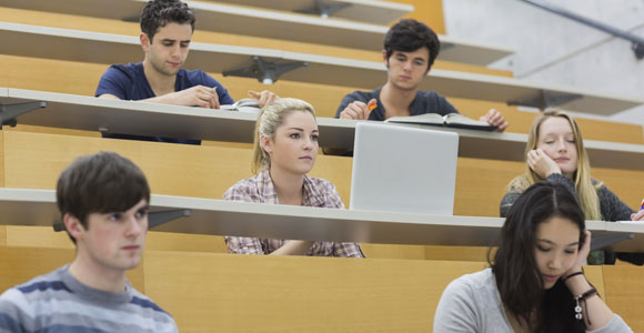 Studentenjobs mit Zukunft. Wer bereits waehrend des Studiums arbeitet, hat nach der Uni bessere Chancen auf einen schnellen Berufseinstieg.