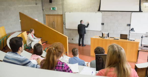 Die richtige Uni finden. Die Wahl der richtigen Uni ist von vielen Kriterien abhaengig.