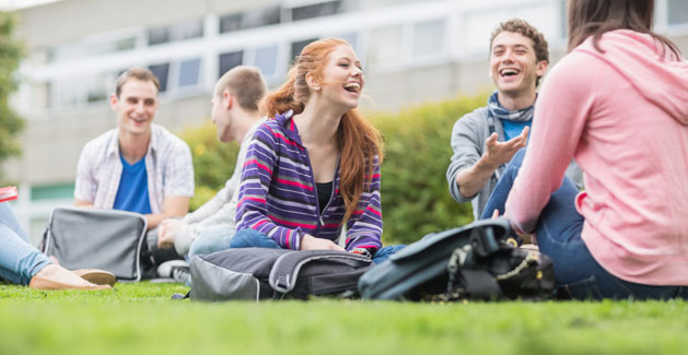 Die wichtigsten Versicherungen für Studenten. Gut versichert im Studium? Haftpflicht- und Krankenversicherung muessen sein. Vieles andere ist optional.