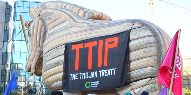 Welche Auswirkungen hat TTIP auf den Verbraucherschutz?. Das transatlantische Handelsabkommen zwischen den USA und der EU hat viele Gegner.