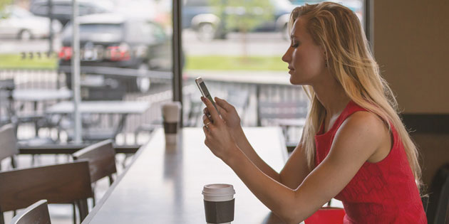 Kostenfalle Smartphone. Mobilfunkvertraege beinhalten nicht selten versteckte Kosten.