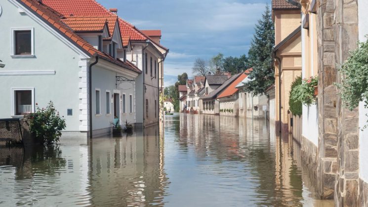 Versichertenbund: Unwetterschäden sofort melden. Unwetterschäden sofort melden