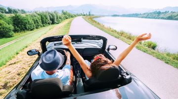 Mit einer Kreditkarte mit Mietwagenversicherung gut abgesichert auf Reisen