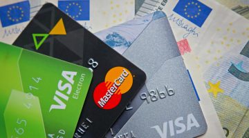 Viele Anbieter bieten auch Prepaid-Kreditkarten und einfache Debit-Cards an