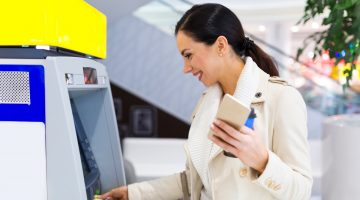 Weltweit kostenlos Bargeld beziehen - achten Sie auf das VISA-Zeichen