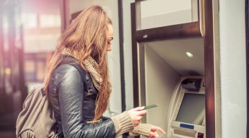 Weltweit kostenlos Geld abheben mit der Barclays Visa